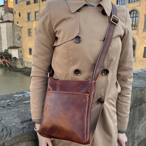 Leather bag made of vegetable tanned leather