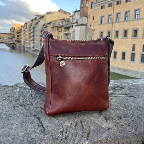 Borsa in pelle di vitello tamponata a mano