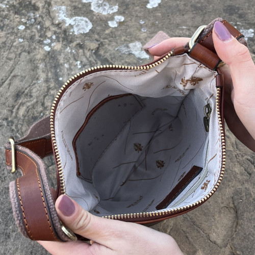 Borsa in pelle di vitello tamponata a mano