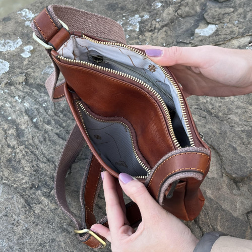 Leather bag made of vegetable tanned leather