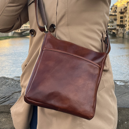 Leather bag made of vegetable tanned leather