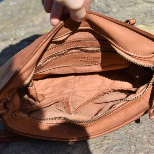 Borsa intrecciata in pelle lavata